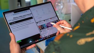 Multitasking on the Samsung Galaxy Tab S9 Ultra and using the S Pen