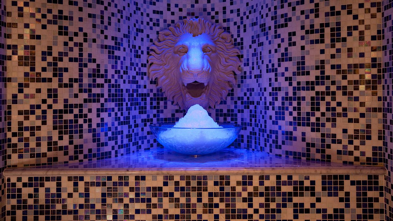 Ice fountain at The Gainsborough, Bath