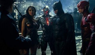 Justice League Commissioner Gordon standing with Wonder Woman, Cyborg, Batman and The Flash on a roo