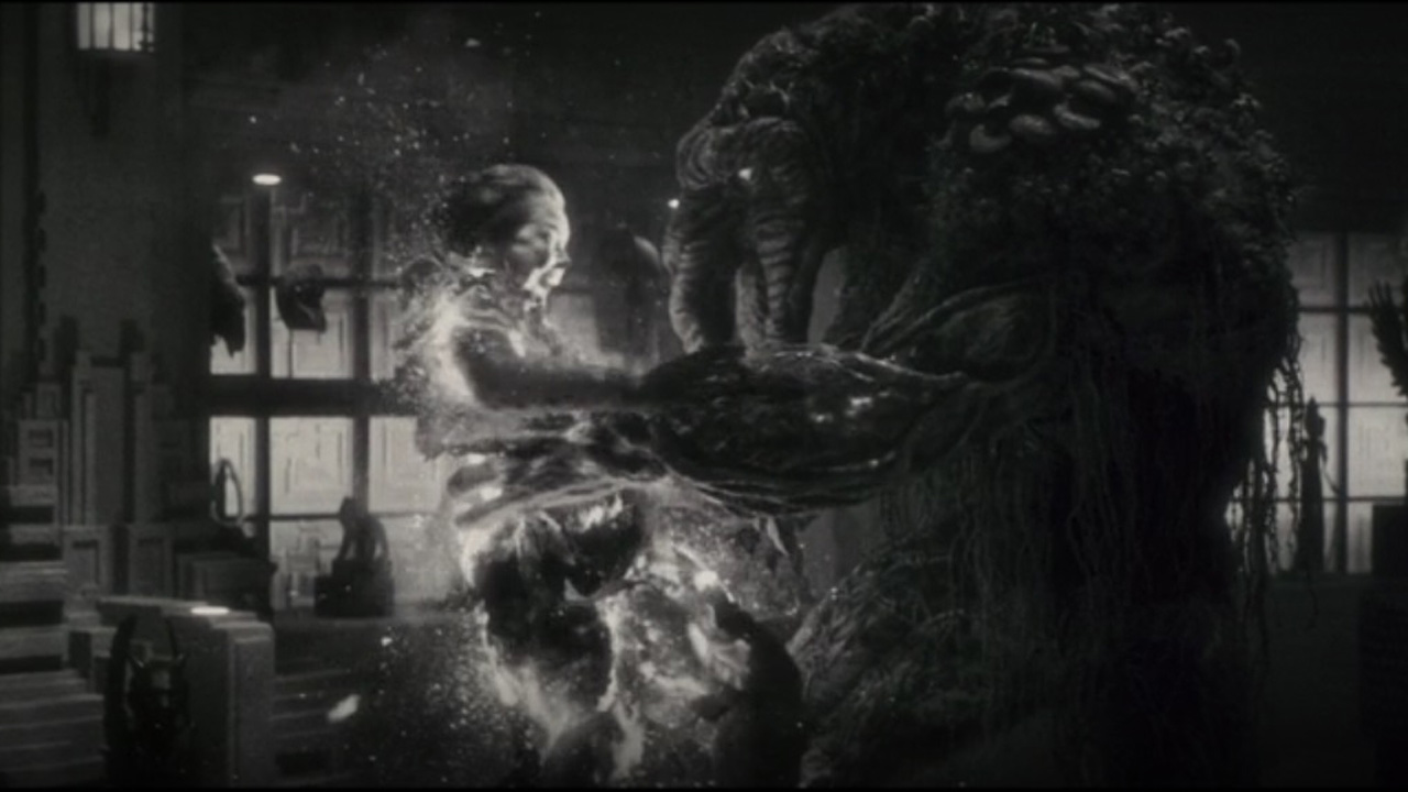 Man-Thing mata a Ursula Bloodstone con su ácido corrosivo en Werewolf by Night