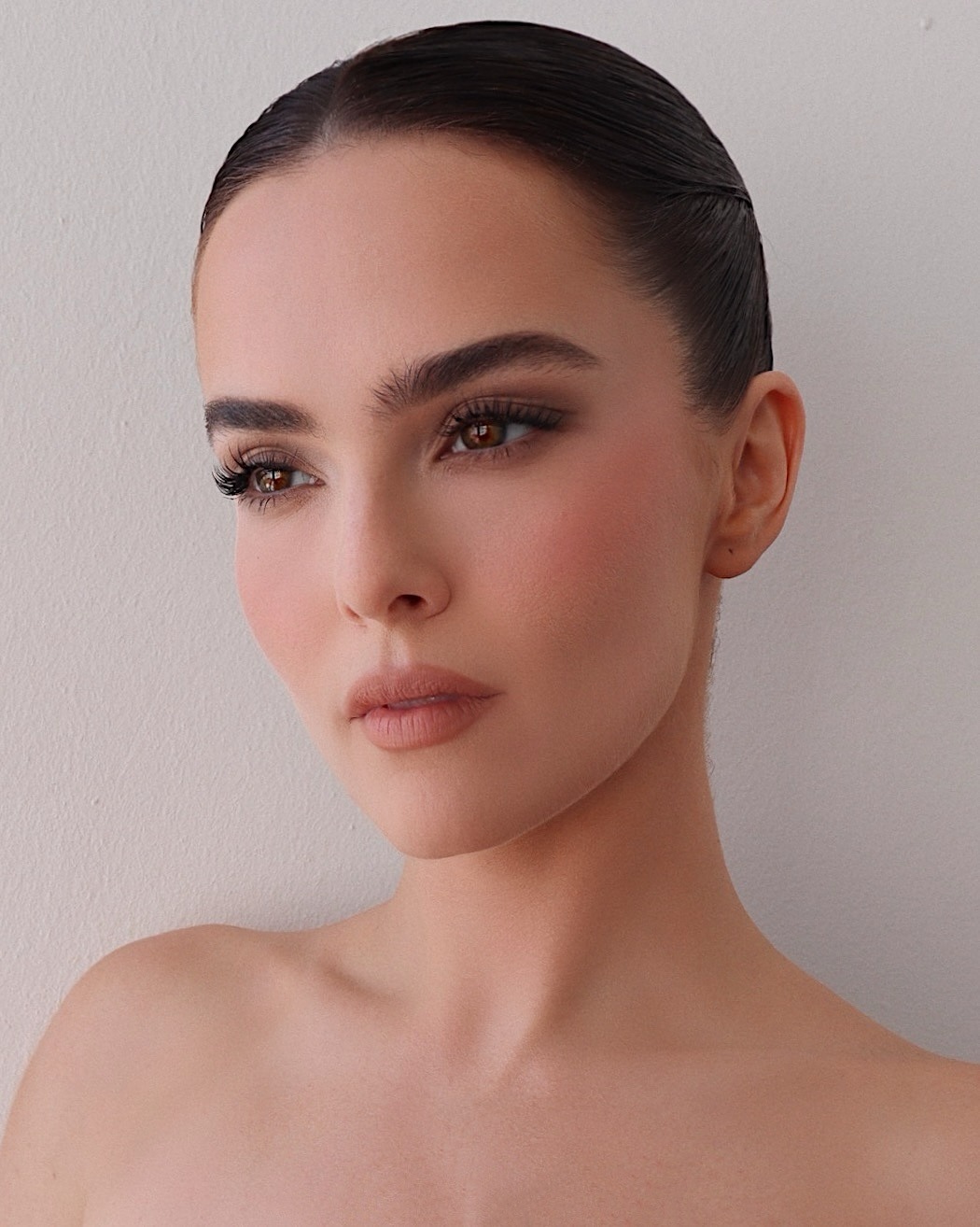 Soft brows summer makeup trend