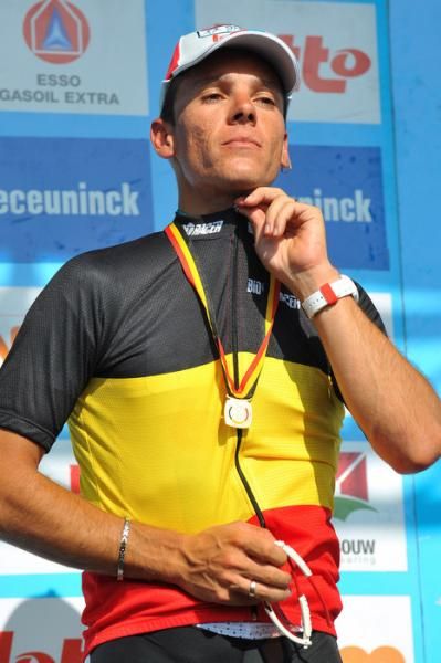 Philippe Gilbert (Omega Pharma-Lotto) zips up his new jersey