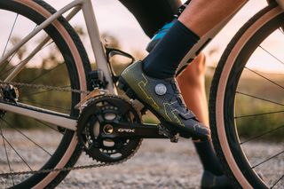 The Shimano RX6 gravel shoe in limited "Moonlight" edition