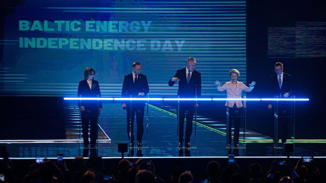 European and Baltic leaders ceremonious switch power from Russian grid to EU grid