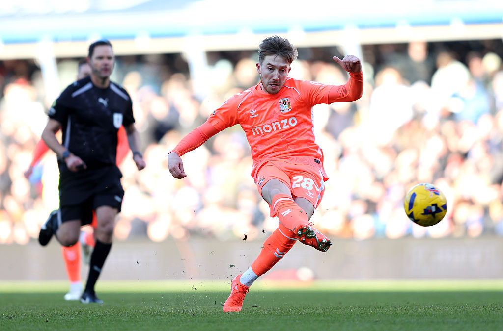 BIRMINGHAM, ENGLAND - JANUARY 04: Josh Eccles of Coventry City scores his team&amp;amp;apos;s first goal during the Sky Bet Championship match between Birmingham City and Coventry City at St Andrew&amp;rsquo;s at Knighthead Park on January 04, 2026 in Birmingham, England. (Photo by Matt McNulty/Getty Images)