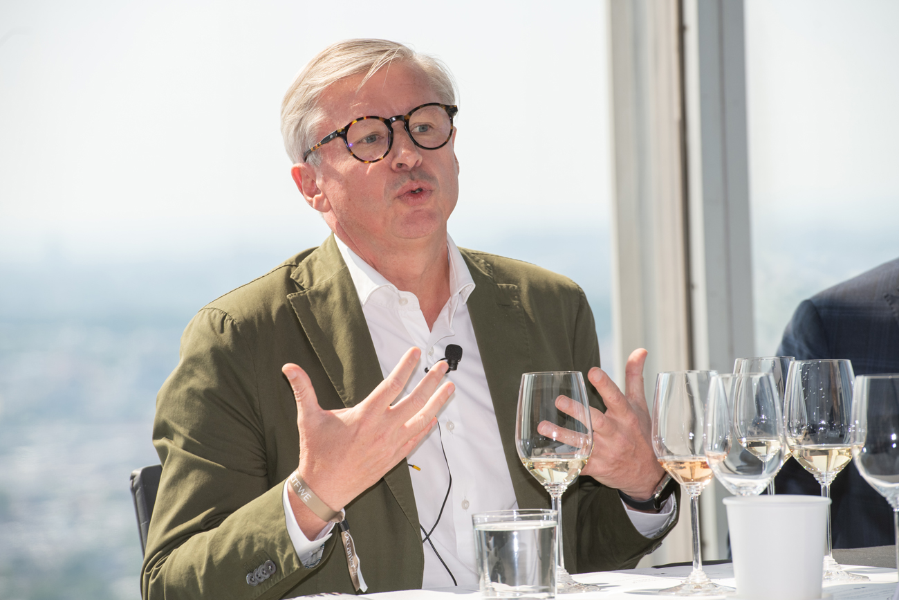 Jean-Baptiste L&amp;eacute;caillon leading the Louis Roederer masterclass in New York