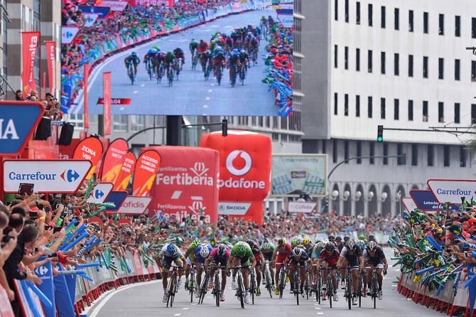 The sprint roars to the finish