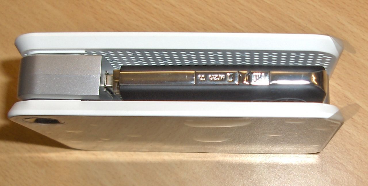 D100 - Dongle inserted