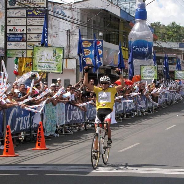 Janier Acevedo (Greatwall-Indeportes Antioquia) added more than two minutes to his overall lead with a solo stage win.
