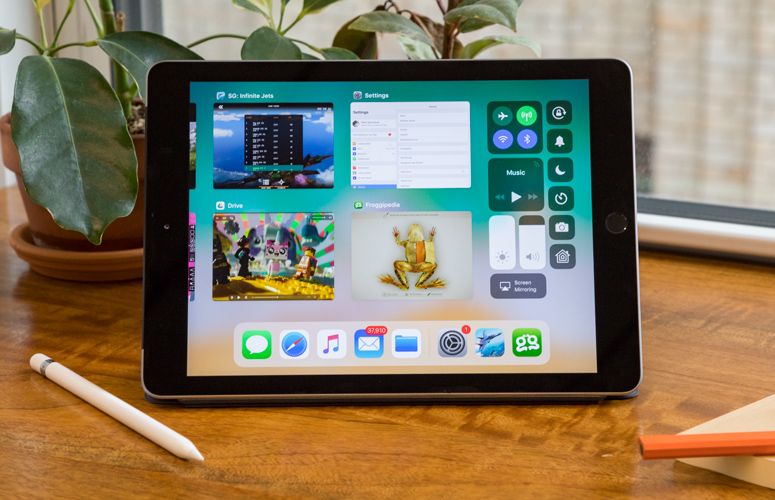 Apple Ipad 9 7 Inch 2018 Full Review And Benchmarks Laptop Mag