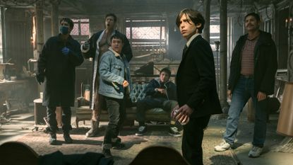 Robert Sheehan as Klaus Hargreeves, Tom Hopper as Luther Hargreeves, Elliot Page as Viktor Hargreeves, Justin H. Min as Ben Hargreeves, Aidan Gallagher as Number Five, David Castañeda as Diego Hargreeves in episode 402 of The Umbrella Academy.