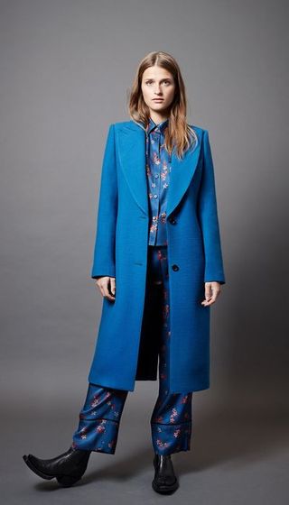 Clothing, Overcoat, Blue, Coat, Electric blue, Fashion model, Cobalt blue, Fashion, Outerwear, Duster,