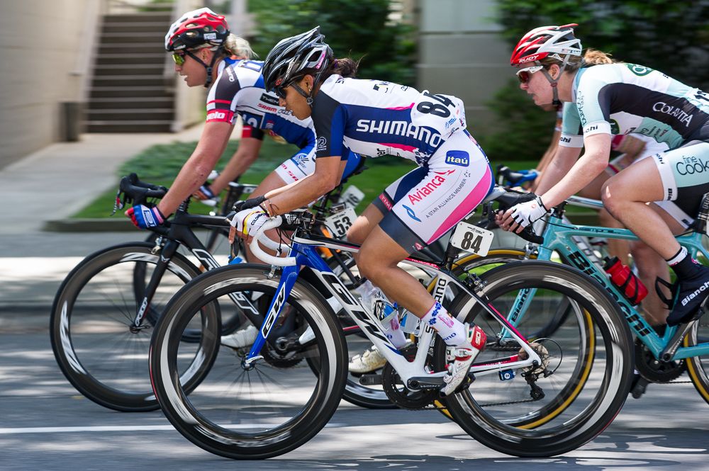 Andreina Rivera (Shimano) goes to the front