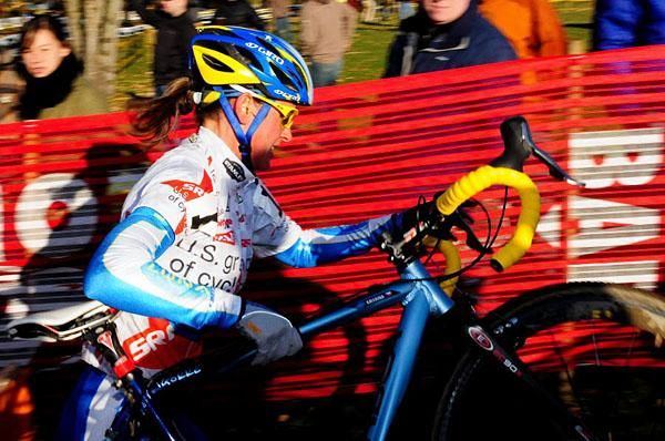 Katerina Nash (Luna Pro Team) running the barriers in first place.