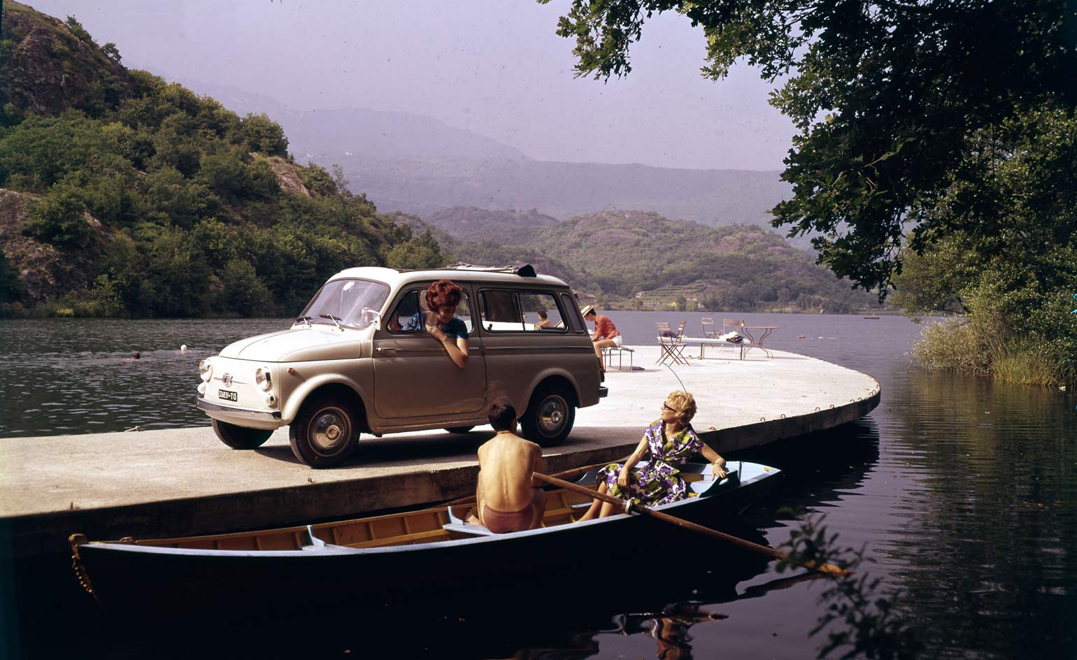 Fiat Cinquecento near lake