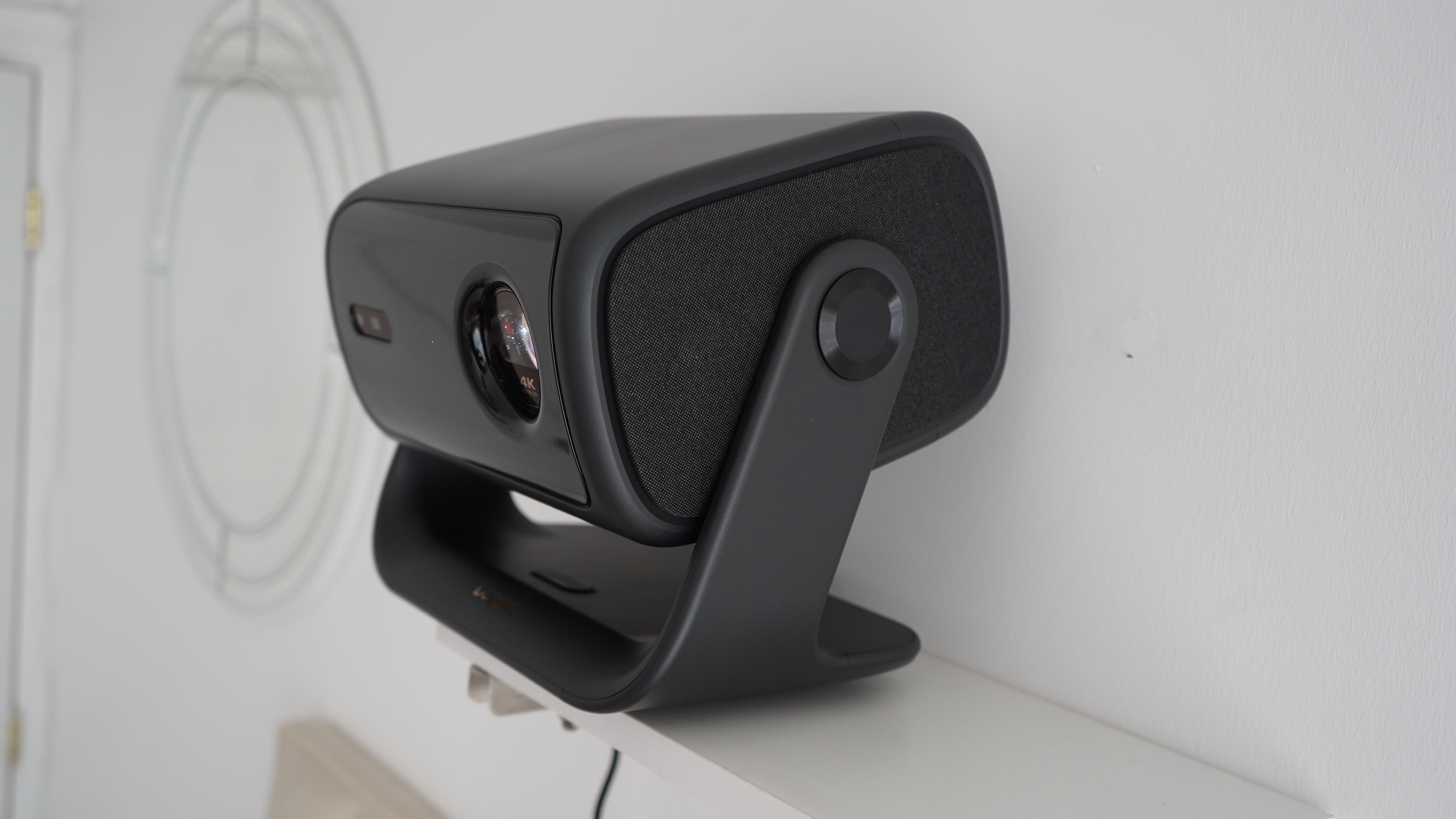 Dangbei MP1 max projector from side