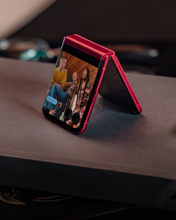 Taking selfies with the Motorola Razr