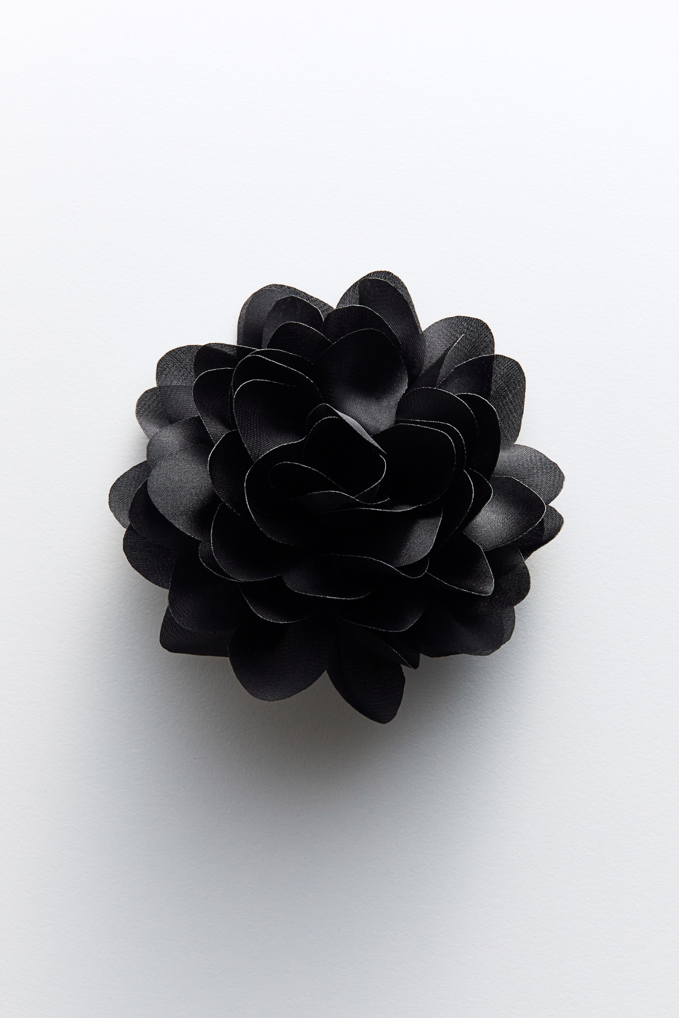 Flower-Shaped Brooch - Black