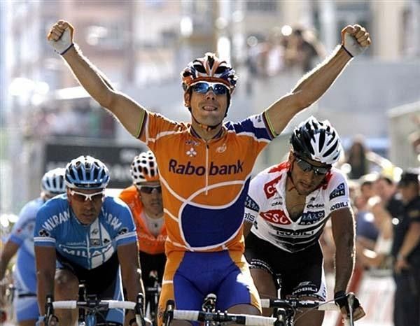 Oscar Freire knows how to put his bike