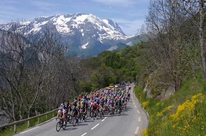 Ian Stannard controls the pace for team Sky at the Dauphine