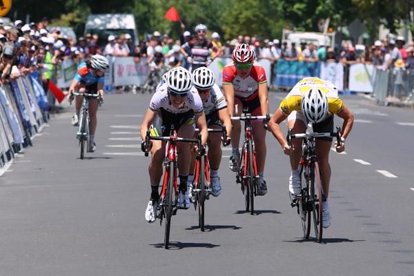 Judith Arndt (HTC-HighRoad) sprints to victory ahead of Rochelle Gilmore (Honda) and Chloe Hosking (HTC-HighRoad).