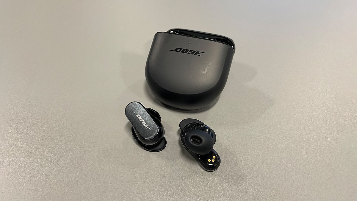 Bose QuietComfort Earbuds II Noise-Canceling True Wireless In-Ear  Headphones (Triple Black)
