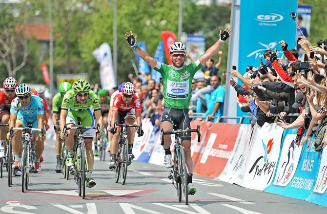 Mark Cavendish wins the final stage.