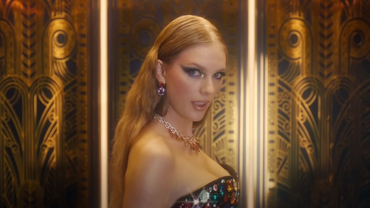 Taylor Swift in the music video for &quot;Bejeweled&quot;