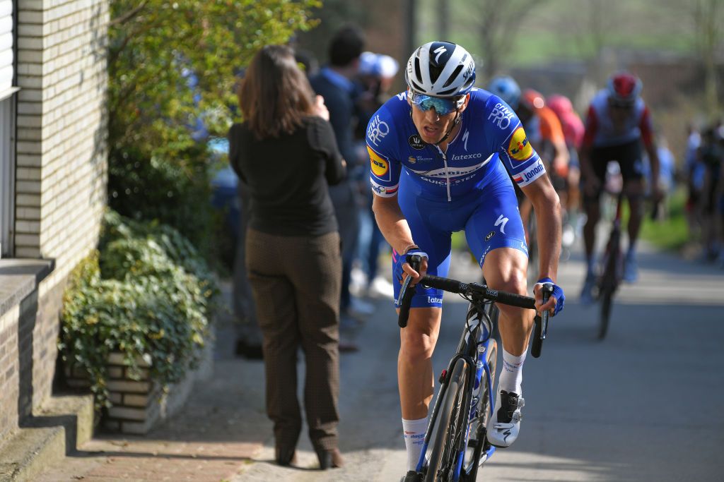 Zdenek Stybar (Deceuninck-Quickstep) makes a move