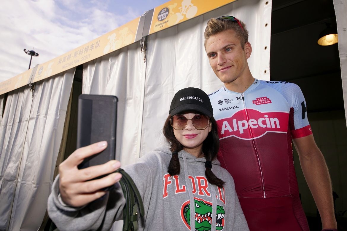 Marcel Kittel poses for a selfie