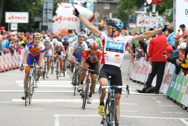 Edvald Boasson Hagen (Sky) has time to look back and make sure the coast is clear.