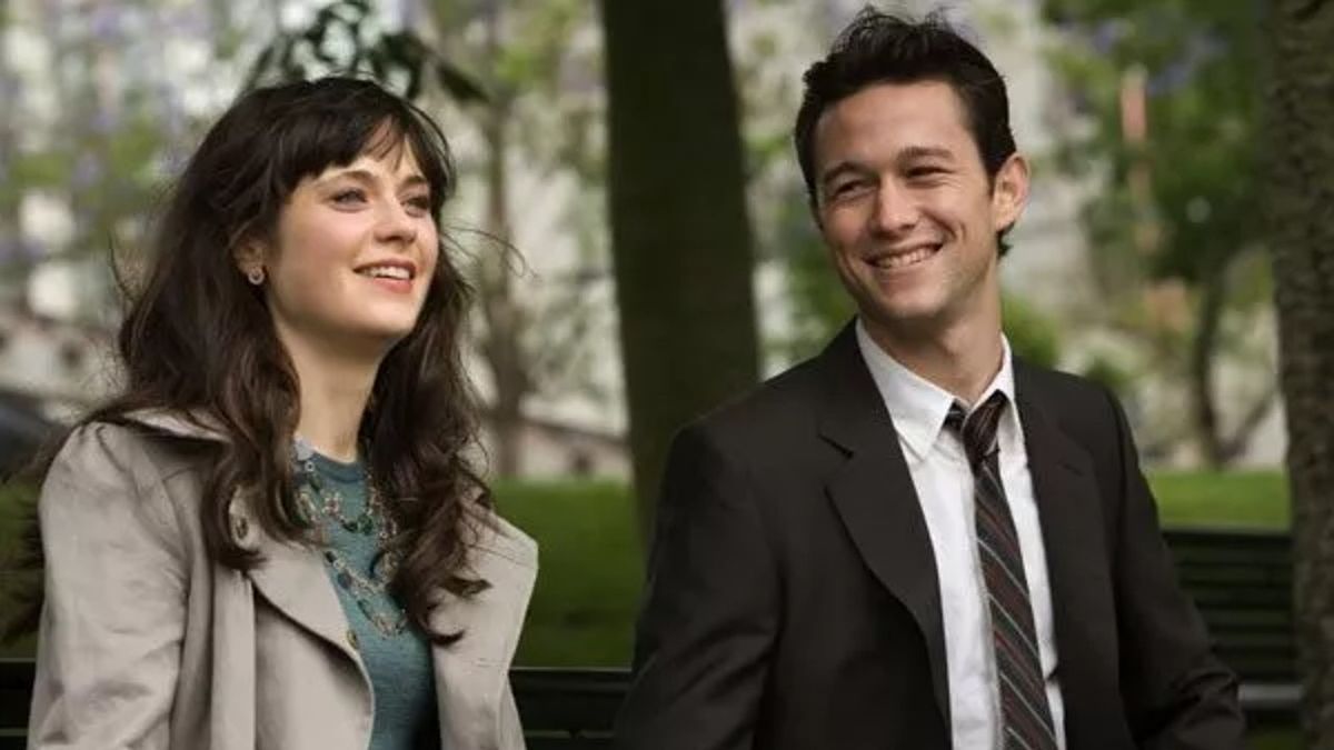 Zooey Deschanel and Joseph Gordon-Levitt on a bench in 500 Days of Summer