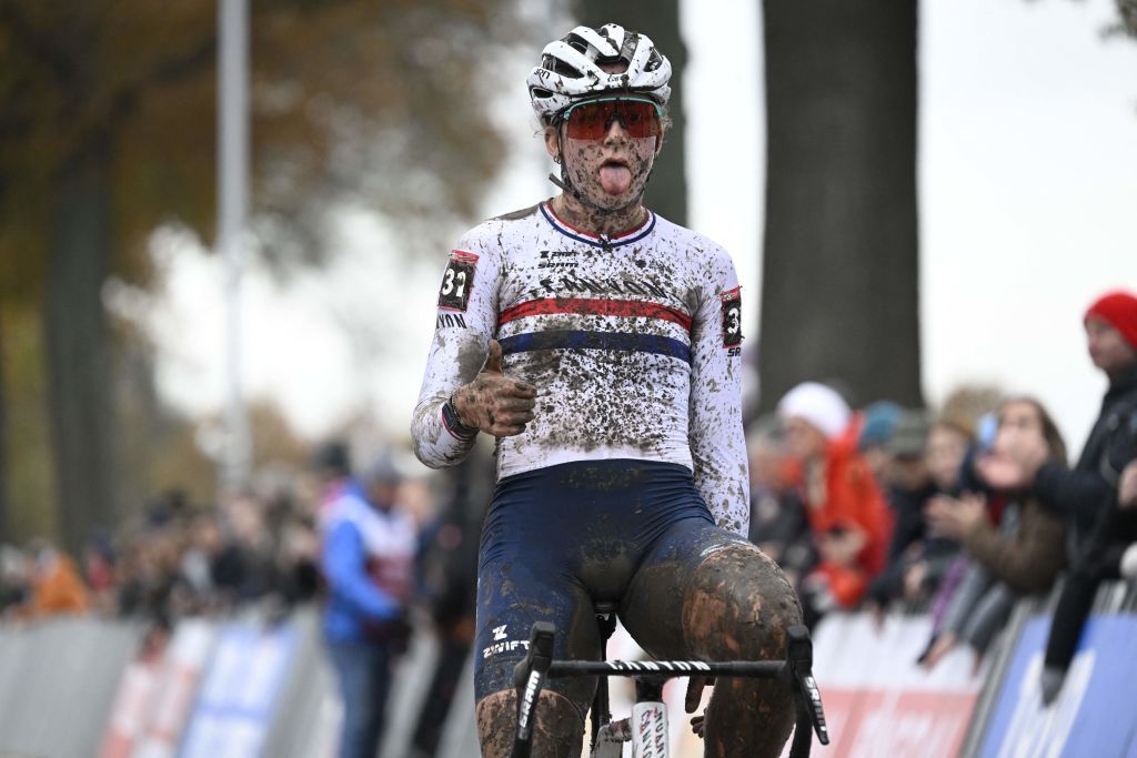 Zoe B&auml;ckstedt (Canyon-Sram) crosses the finish line for third place at Dendermonde World Cup