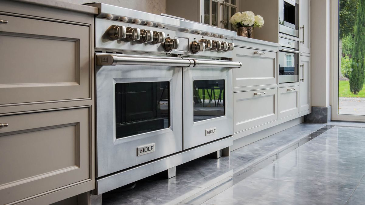 Wolf range cooker in second hand kitchen