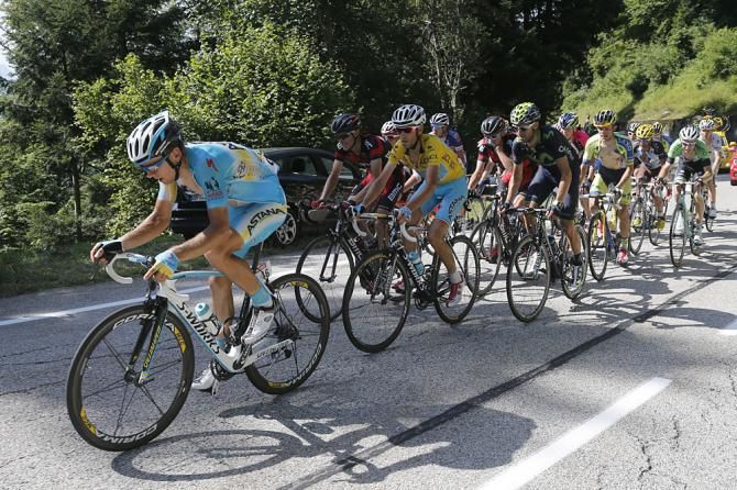 Tanel Kangert works for his team leader