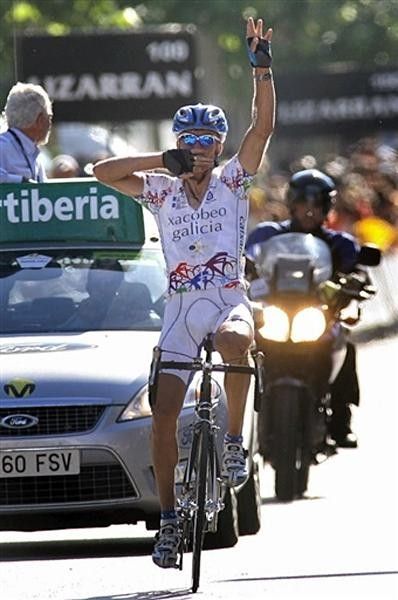 The winning salute of David Garcia Dapena (Xacobeo Galicia) after a day in the break.