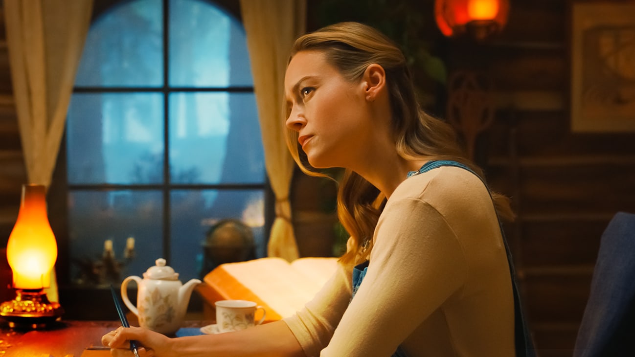 brie larson as a writer in remembering short