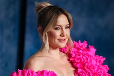 kate hudson in a pink dress