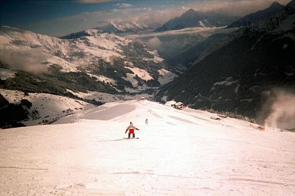 Sa&euml;n heads down the slope