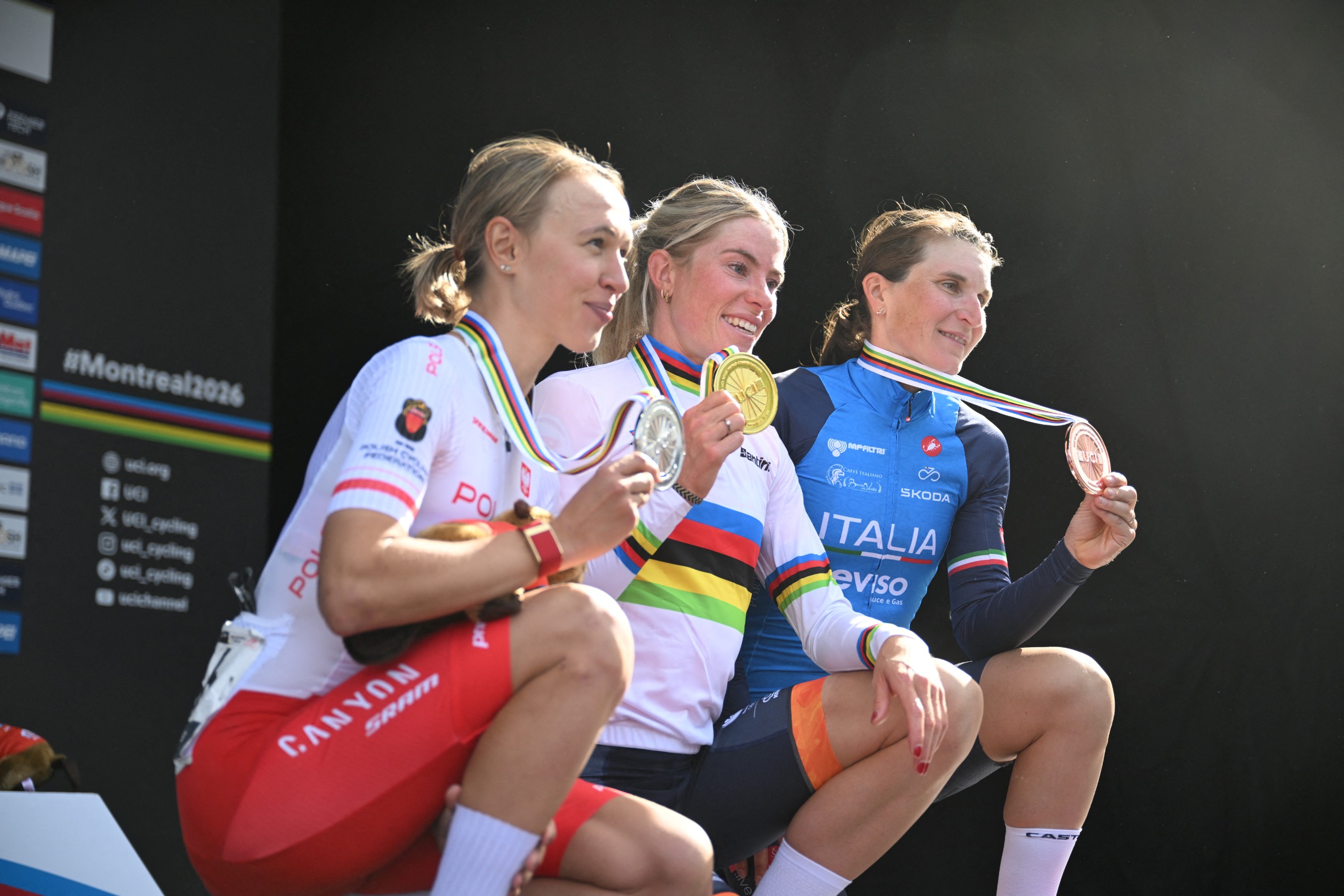 (L/R) Second-placed Katarzyna Niewiadoma of Poland, first-placed Demi Vollering of the Netherlands and third-placed Italian Elisa Longo Borghini pose on thhe podium after the Women's Elite Road Race at the 2026 Union Cycliste Internationale (UCI) Road World Championships in Montreal, Quebec, on September 26, 2026. (Photo by Andrej Ivanov / AFP via Getty Images)