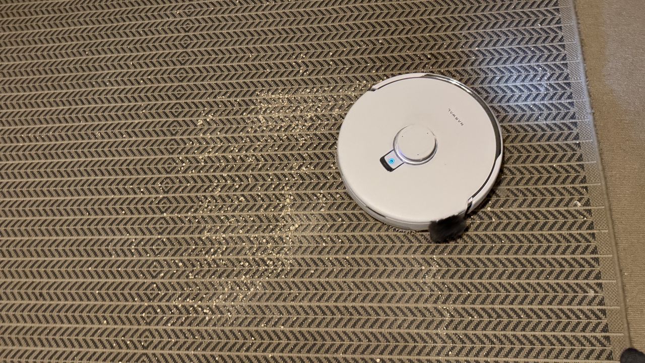 testing the Narwal Freo Z Ultra for mopping and vacuuming skills