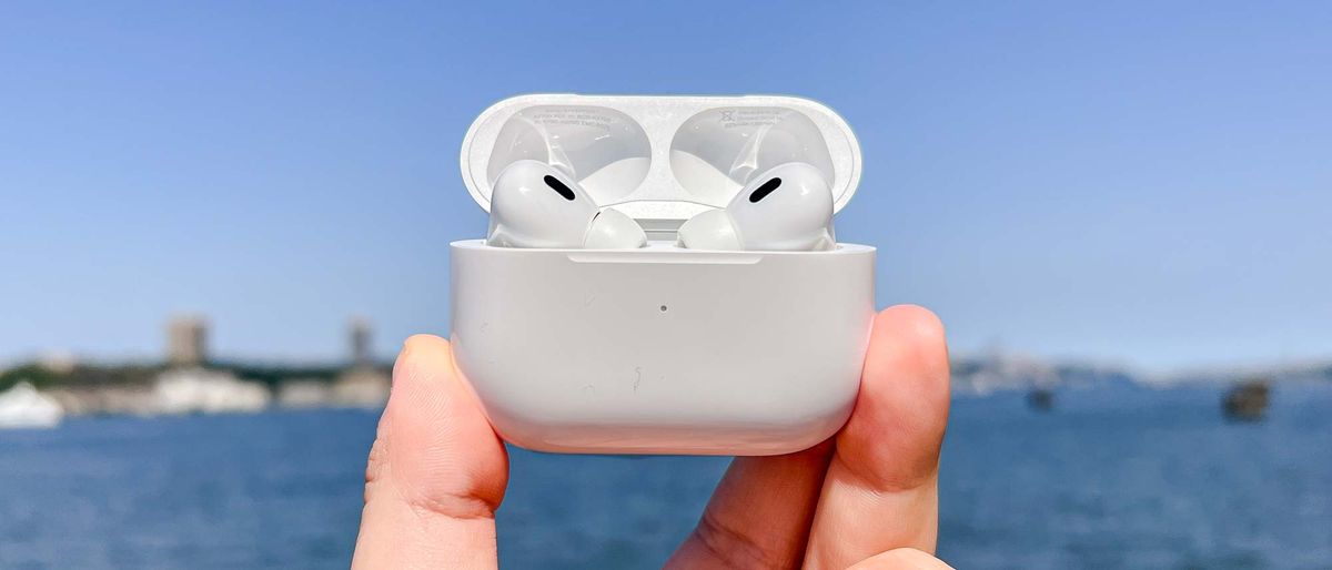 Apple AirPods Pro 2 in case