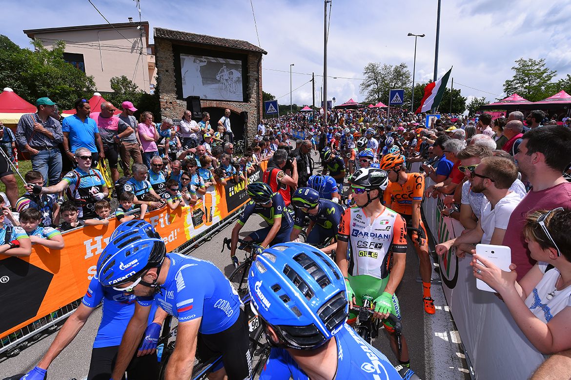 Stage 14 of the Giro d'Italia about the start