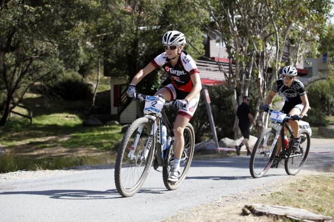 Rebecca Henderson (Trek Factory Racing) on her way to winning the eliminator in Thredbo