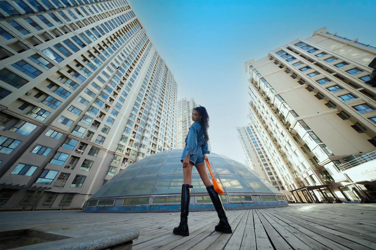 Sample image of a woman in an urban environment showing the exaggerated perspective offered by the 7Artisans 10mm f/3.5