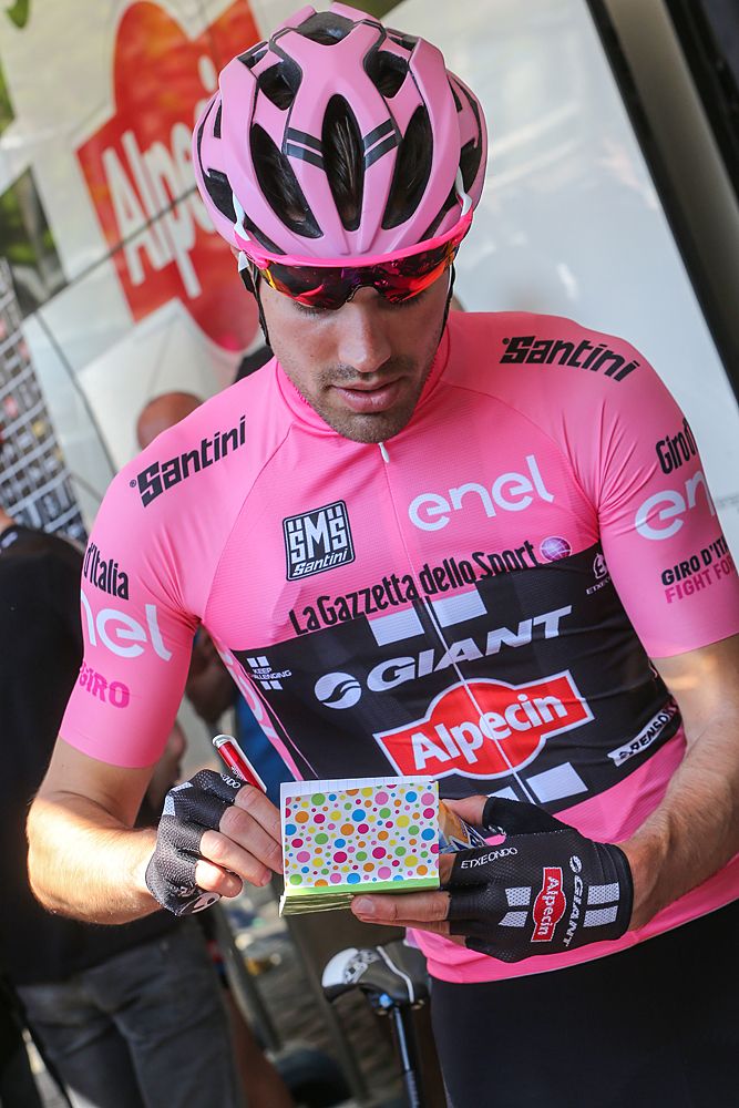 Tom Dumoulin (Giant-Alpecin) in the pink jersey at the start of stage 2 in Arnhem