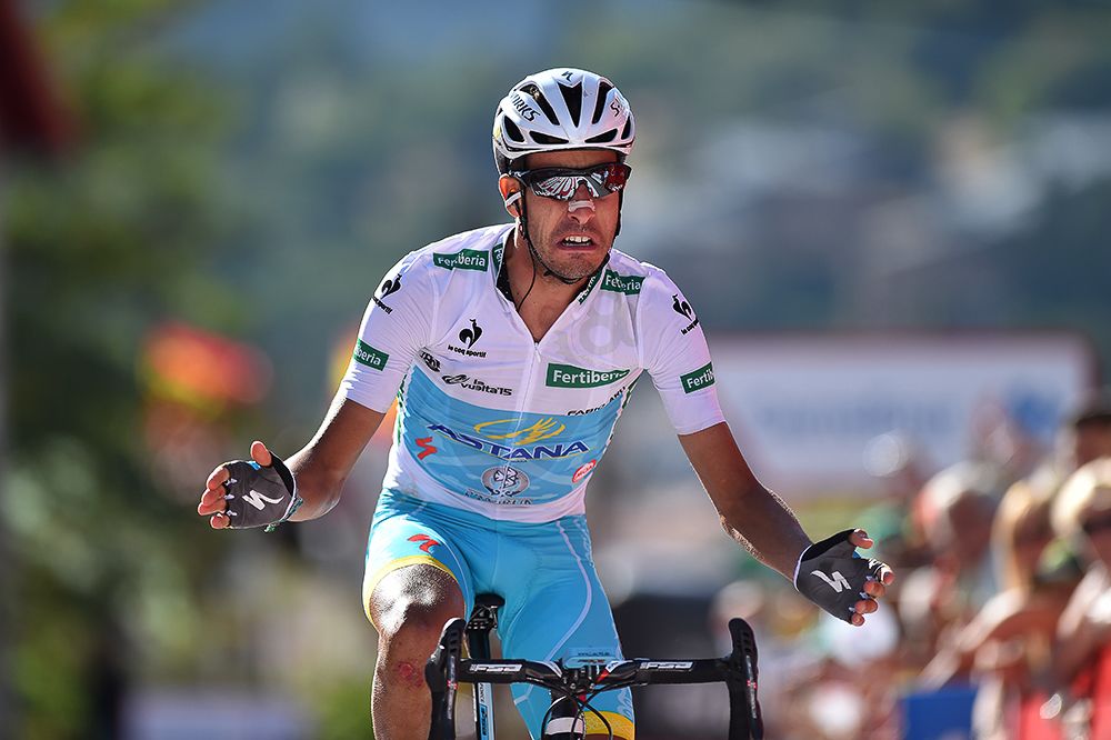 Fabio Aru celebrates at the finish of stage 20