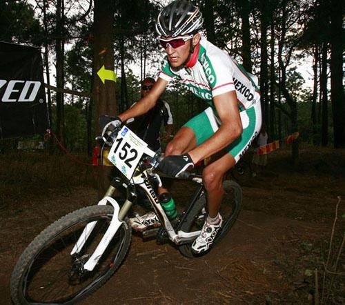 Carlos Enrique Moran (Mexico) finished second in the junior men's cross country.
