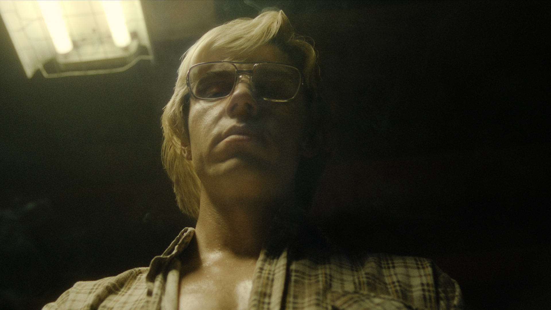 Dahmer' Debuts First Teaser for Netflix Series Starring Evan Peters as the Serial  Killer