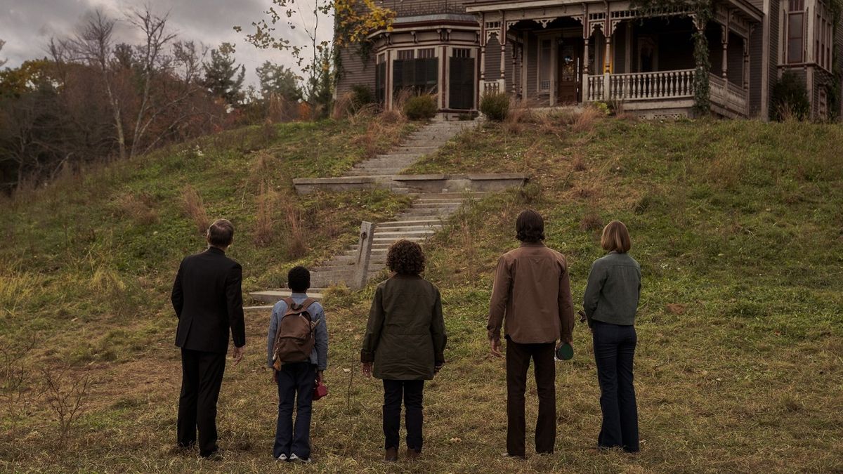 Ben Mears, Mark Petrie, and other frightened residents of Salem&#039;s Lot prepare to face the evil residing within the Marsten House in Warner Brother&#039;s 2024 adaptation of Stephen King&#039;s novel